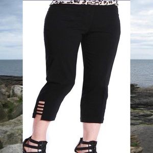 Slim Sation Black Pull-on Ladder Style Capri Pant